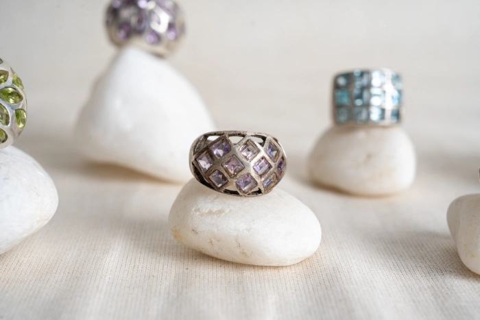 How to Select Birthstones